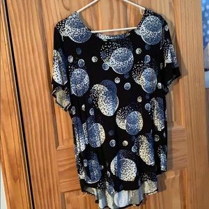 Alfani scoop neck line shirt!